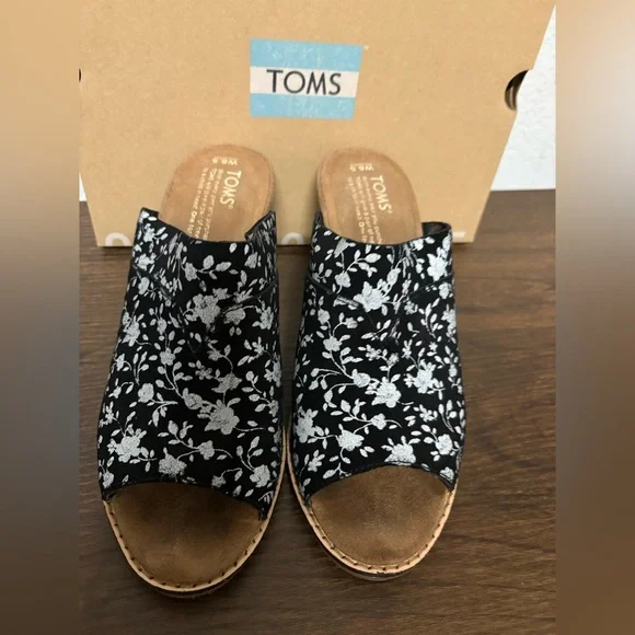 TOMS Black and White Floral Mules - Picture 2 of 4